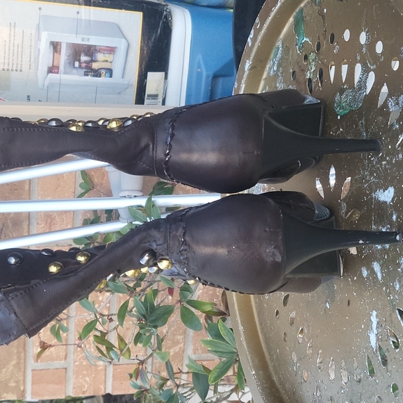 Shoes - Picture 4 of 7